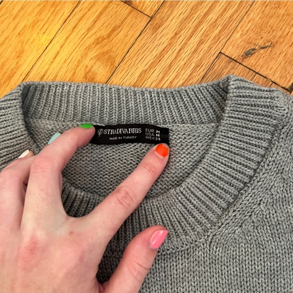 Stradivarius London Abbreviation LDN Distressed Knit Sweater - Picture 2 of 7